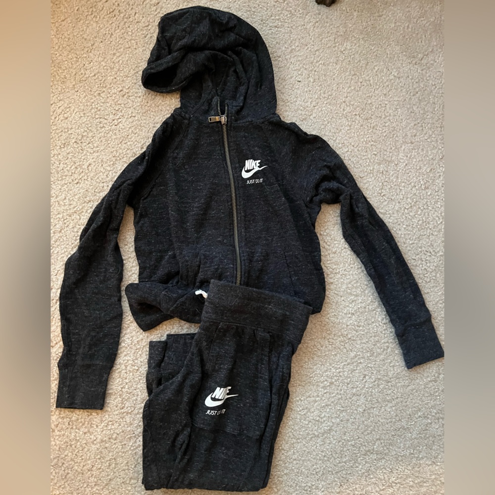 Nike Girls Sweat Pants and Matching Hoodie - Pants are Capri Length - Size Small